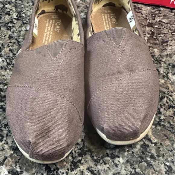 TOMS Taupe Canvas flat loafers Slip-Ons EuC 9 - Picture 3 of 11